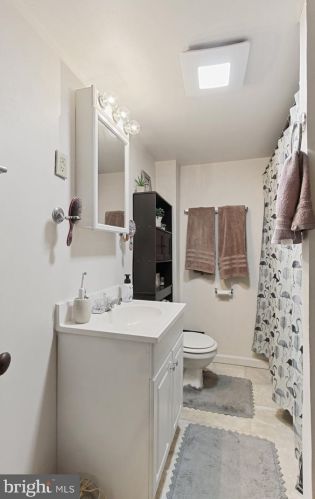 564 Broadway, Hanover PA 17331-2504 exterior