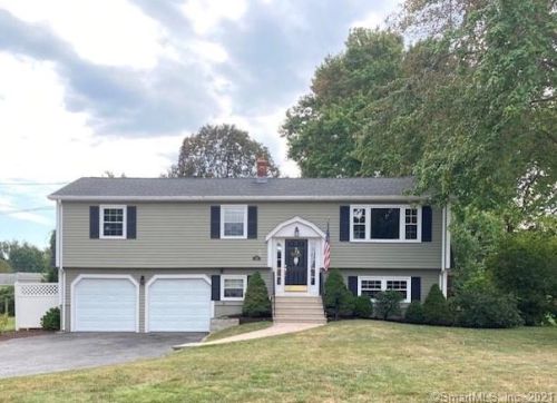 20 Myers Ln, Milford, CT 06460-7215