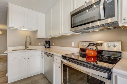 15953 Finch Ave, Saint Paul MN  55124-5811 exterior
