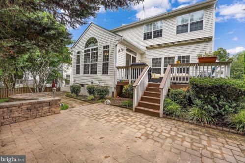 5372 Gunston Hall Dr, Woodbridge, VA 22193-3168
