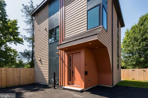 37 Oakland St, Princeton NJ  08540-3440 exterior