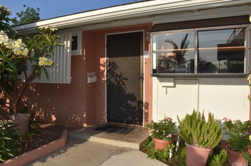 142 Waterbury Ave, Covina, CA 91722-4140