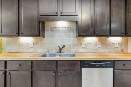 95 Bromack Dr, Atlanta GA  30315-6525 exterior