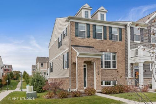 3239 Coral Ln, Glenview, IL 60026-6803