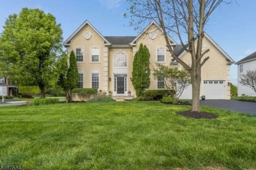 81 Crestview Dr, Clinton, NJ 08809-2047