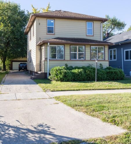 912 Field St, Hammond, IN 46320-2536