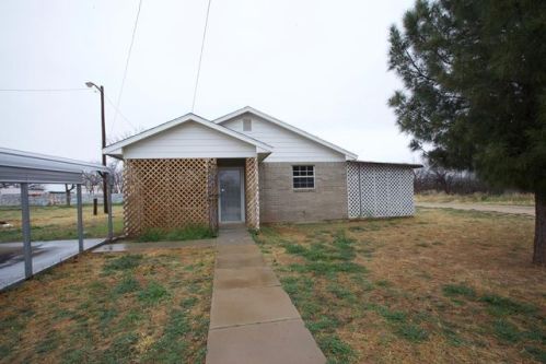 413 5th St, Coahoma, TX 79511