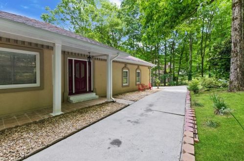 2407 Meredith Dr, Loganville, GA 30052-3557