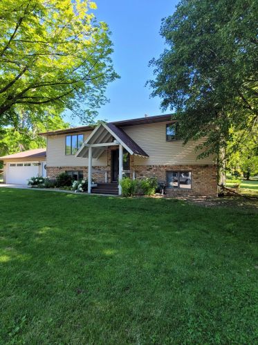 712 26th Ave, Willmar, MN 56201-5157