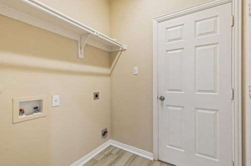 3622 Boxwood Dr, Garland TX 75040-8798 exterior