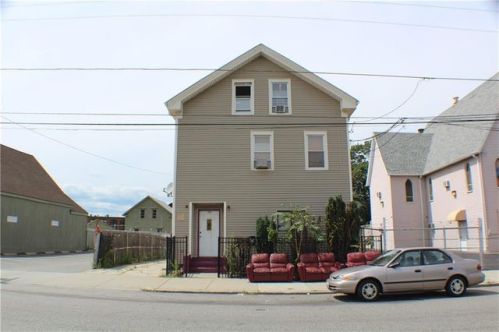 699 Harris Ave, Providence, RI 02909-2438