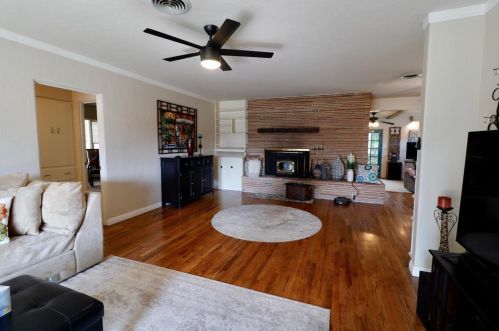 215 Palm Ave, Modesto, CA 95350-5421