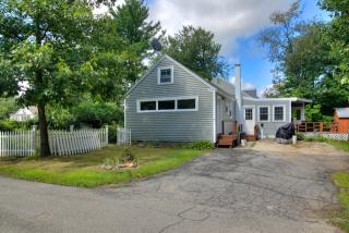 4 Vilna Ave, Nashua, NH 03064-2042