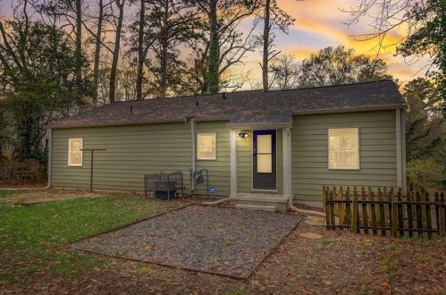 2222 Beecher Cir, Atlanta GA  30311-2504 exterior