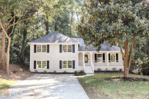 1655 Pierce Arrow Pkwy, Tucker, GA 30084-7536