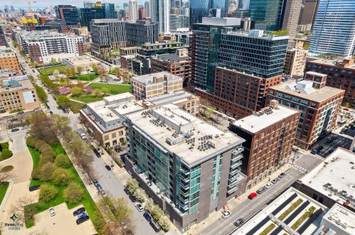 225 Sangamon St, Chicago, IL 60607-3196