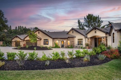 1760 Hollyhill Ln, Glendora, CA 91741-3033
