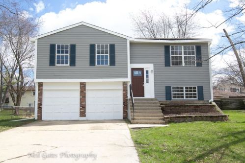 300 Lacrosse Dr, Lemont IL  60440-1829 exterior