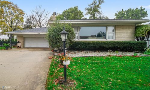 1899 Berry Ln, Des Plaines, IL 60018-1645