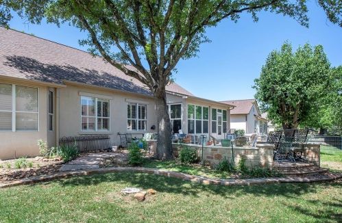 135 Ruellia Dr, Georgetown, TX 78633-4719