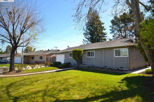 7988 Caroline Ct, Pleasanton, CA 94568-1411