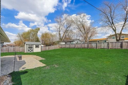 413 Indianwood Dr, Carol Stream IL  60188-1561 exterior