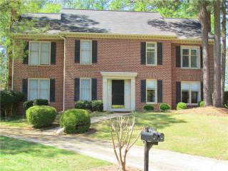 165 Hunters Cv, Roswell, GA 30076-2646