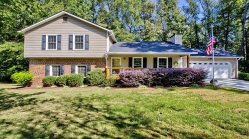 2431 Tall Oak Dr, Buford, GA 30519-5183