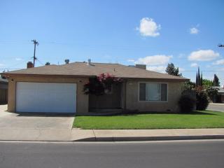 592 Rialto Ave, Clovis, CA 93612-4251