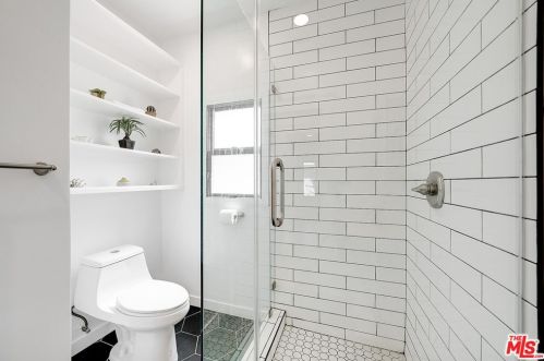 1350 Carlton Dr, Glendale CA  91205-1421 exterior