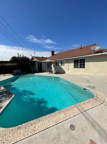 1426 Beacon Ave, Anaheim CA  92802-1718 exterior