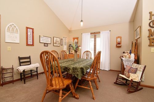 5541 Meissen Dr, Springfield OH  45502-8878 exterior