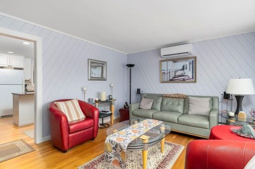 7 Marion Ave, Coventry, RI 02816-6376