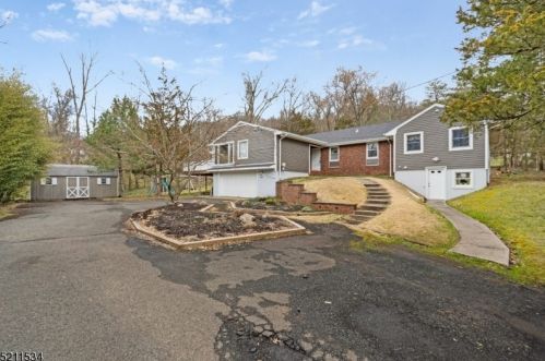 1043 Hoffman Rd, Bridgewater, NJ 08807-2121
