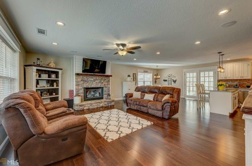 102 Burgess Dr, Ellijay, GA 30540-1882