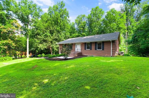 908 Peacock Station Rd, Mc Lean, VA 22102-1021