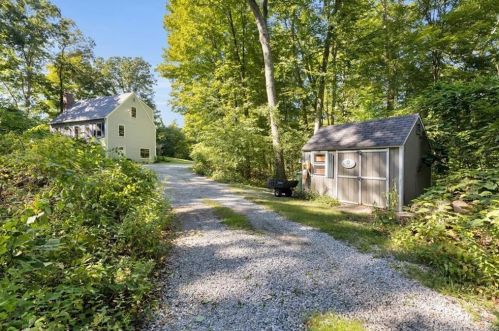 9 Brooks Ln, Chester, CT 06412-1138