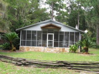 841 Dover Dr, Waverly, GA 31565-2464