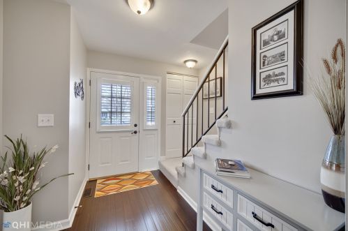 1056 Devonshire Ave, Naperville, IL 60540-6272