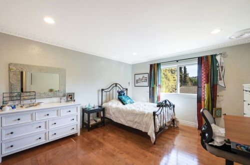 1360 Greenbriar Rd, Glendale CA  91207-1254 exterior