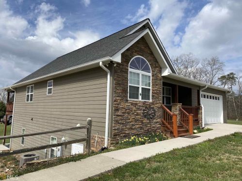 27 Farmer Cir, Mineral Bluff, GA 30559