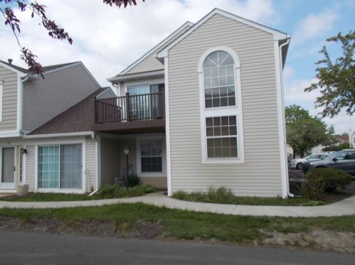 535 Le Parc Cir, Buffalo Grove, IL 60089-6913