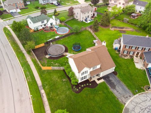 1075 Big Eagle Trl, Carol Stream IL  60188 exterior