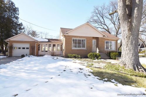 251 Lincoln St, Batavia, IL 60510-1915