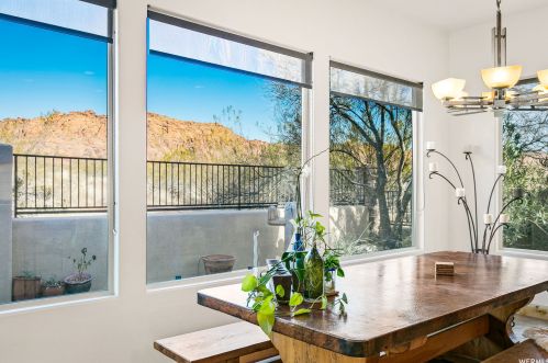 340 Snow Cyn Dr, Kayenta UT 84738-6041 exterior