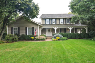 1008 Springhaven Dr, Green Oaks, IL 60048-3807