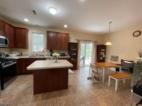 28 Hoover Ave, Princeton NJ  08540-4609 exterior