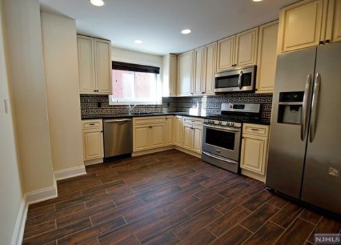 356 Undercliff Ave, Edgewater NJ  07020-7251 exterior