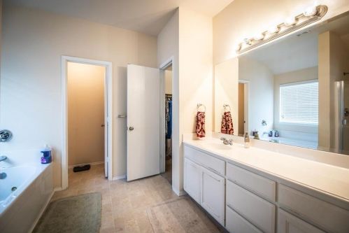 5736 Parkview Hills Ln, Fort Worth TX  76179-6714 exterior