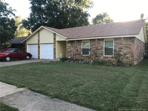 627 Cumberland Dr, Muskogee, OK 74403-8318